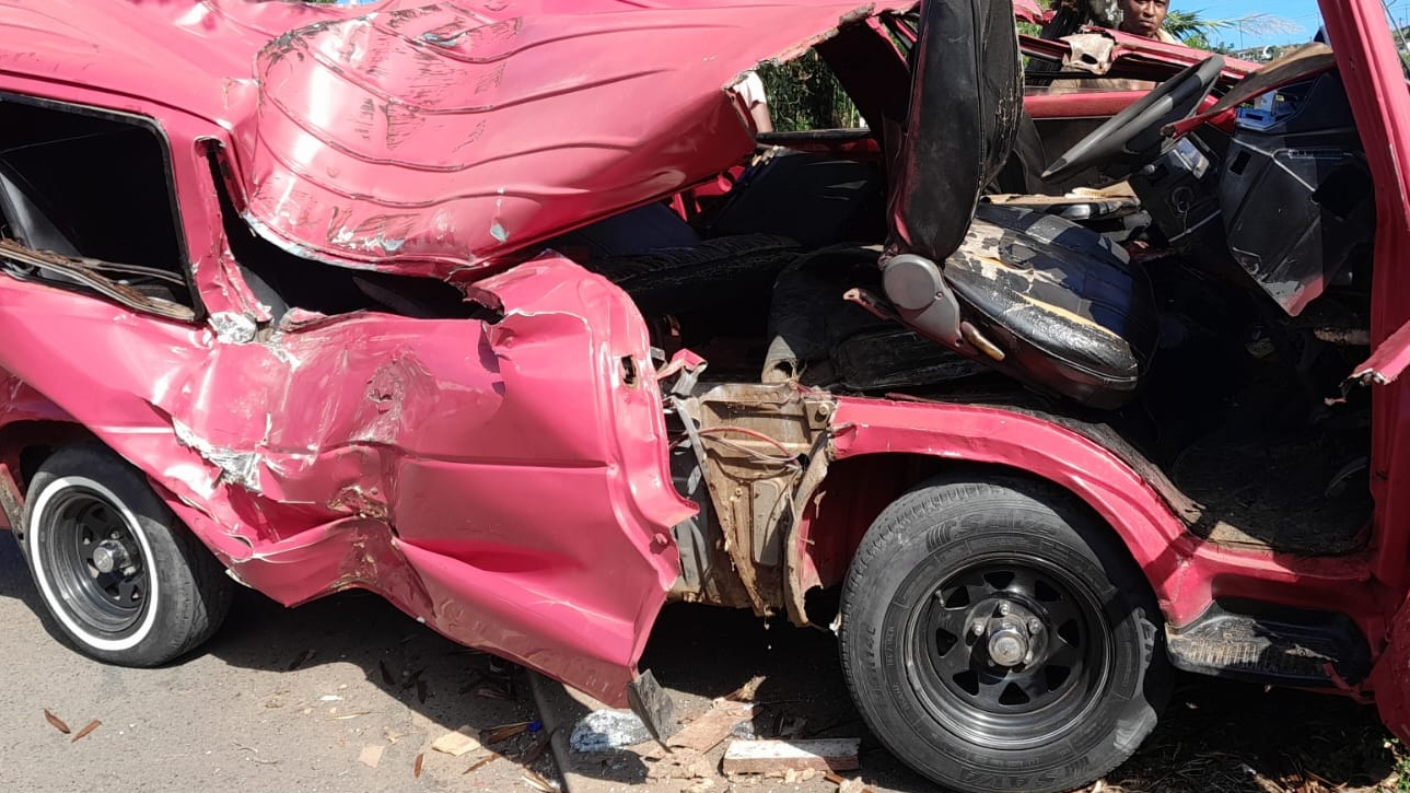 Kushone ingane kugingqika itekisi elithutha izingane zasenkulisa